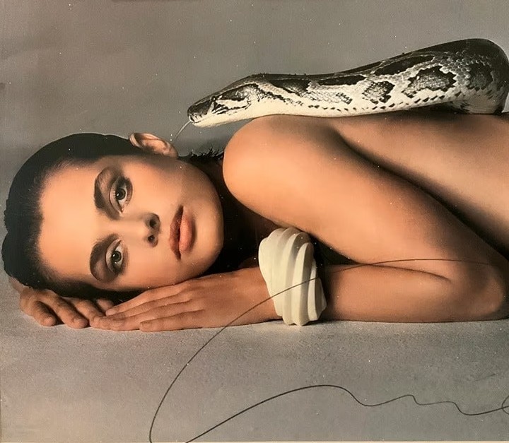 m54874305697_3 kinski con serpiente avedon